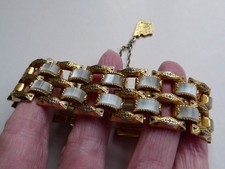 VINTAGE DAMASCENE BRACELET WITH PEARLIZED LUCITE