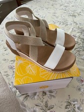 YELLOW BOX White Platform Sandals Size 6.5 EUC