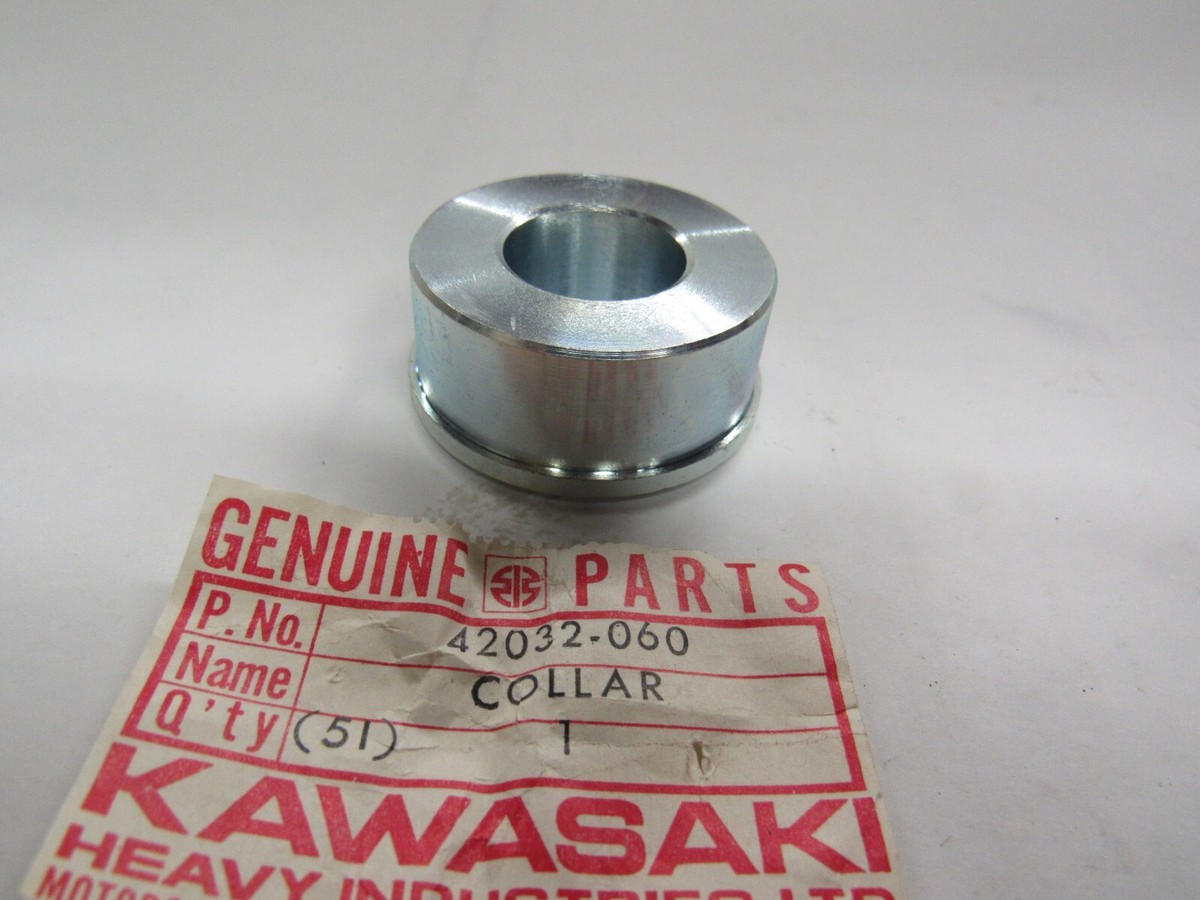 NOS OEM KAWASAKI 1976-79 KZ750 LTD TWIN REAR AXLE COLLAR