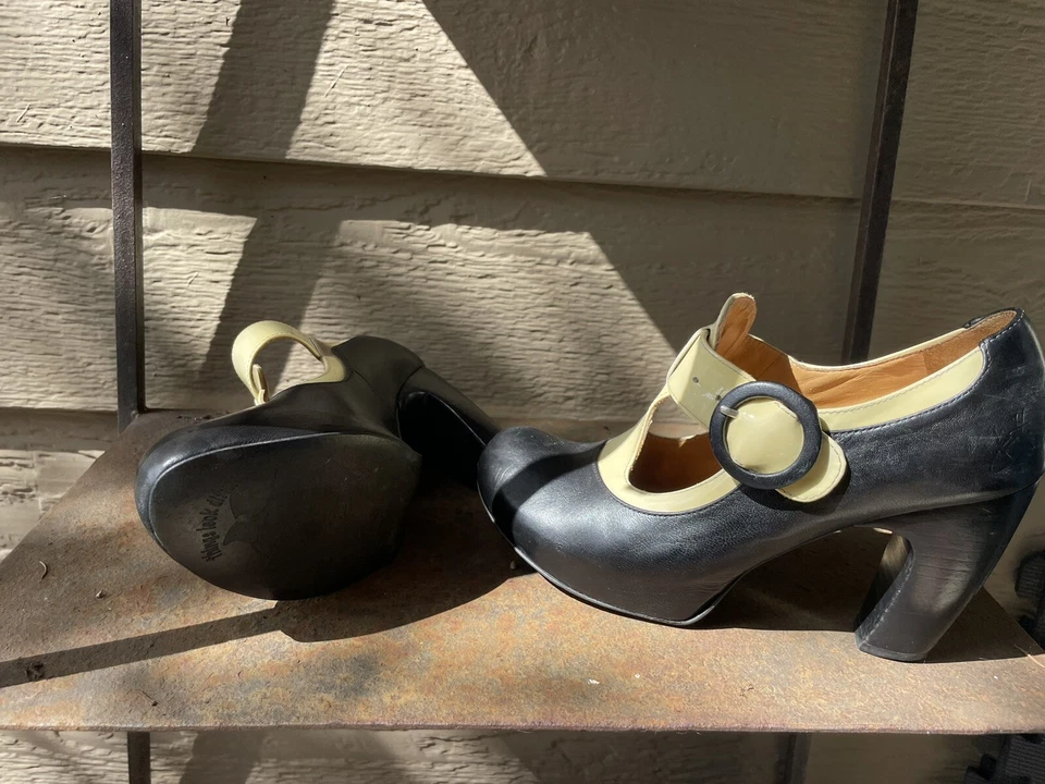 BOMBA DE MUJER JOHN FLUEVOG SEGUNDA MANO TALLA 7,5 ARBUS MARYJANE BLANCO Y NEGRO Foto 4 de 4