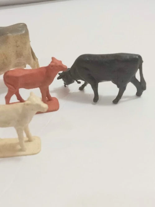 Lote De Colección De Plástico Colorido Mini Animales De Granja Vacas Foto 3 de 4