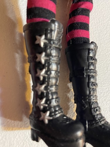 Disney Star Darlings Bambola Scarlet Starling Bold Rebel, 10" con vestiti + stivali - Foto 14 di 18