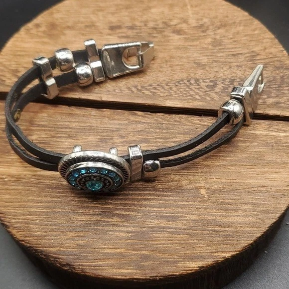 B0131皮革手链蓝色蓝宝石水晶奖章 — 第 2/2 张图片