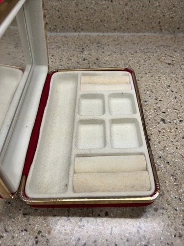 Vintage Red Velvet W/ Gold Trim Jewelry Box, Great Condition - Picture 5 of 10