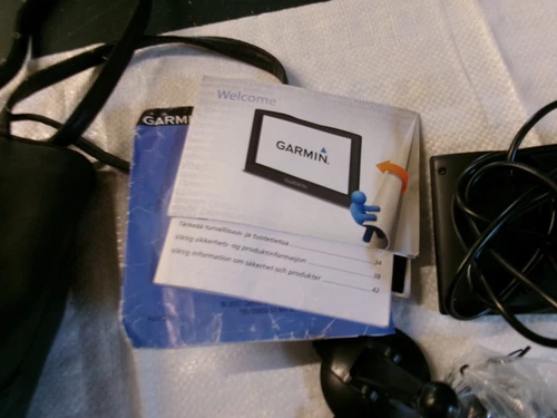 Garmin Navigation Device/Case ++ Bundle  4.75" x 3" 2008