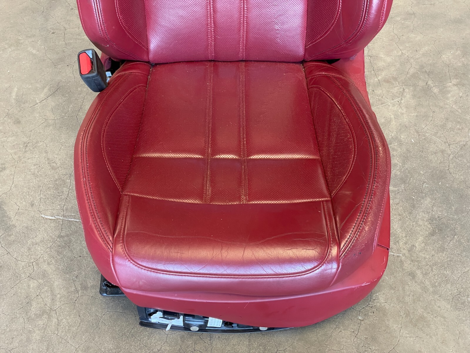 2017 2018 Maserati Levante Front Left Driver Seat Cushion Headrest Red 1442 OEM