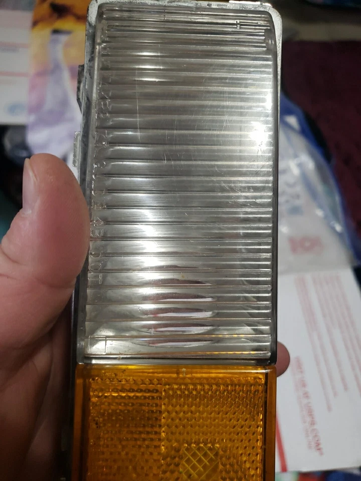 1977 – 1979 Buick левая угловая и передняя боковая габаритная лампа GM 5968149 - Изображение 4 из 4