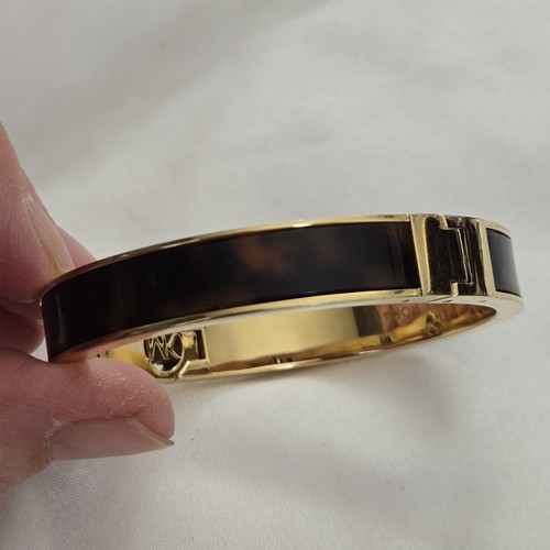 MICHAEL KORS Signed Faux Tortoise Shell Gold Tone Hinge BANGLE BRACELET - Picture 6 of 9