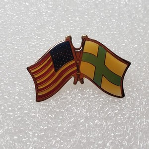 USA American & Finland Crossed Flags Lapel Pin Souvenir Travel Finnish