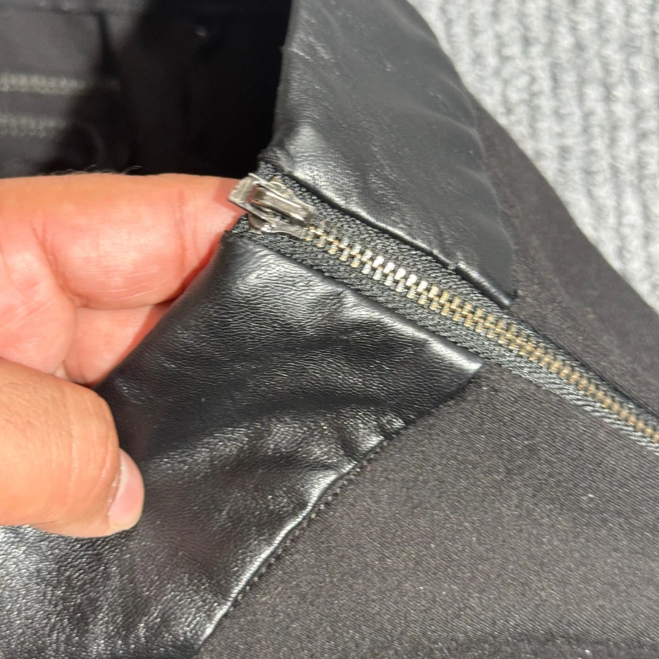 Pantalones Romeo Juliet Couture negros imitación cuero cintura cremallera para mujer talla M Foto 4 de 4