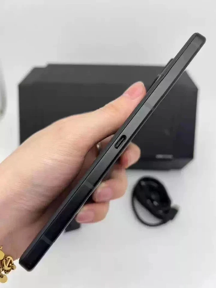 LOT Asus ROG Phone 8 Pro 5G 6.78" 50MP Android Google Play Global 512GB 16GB RAM - Immagine 4 di 4