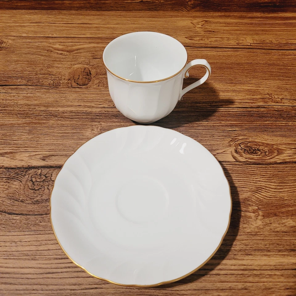 Juego de 4 tazas y platillos de té dorados de alianza de boda MIKASA L9709 Foto 4 de 4