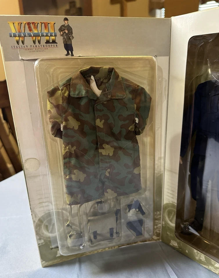 1/6 Dragon WWII Italian Paratrooper 70423 "Franco Rizzoli" NIB - Image 3 of 4