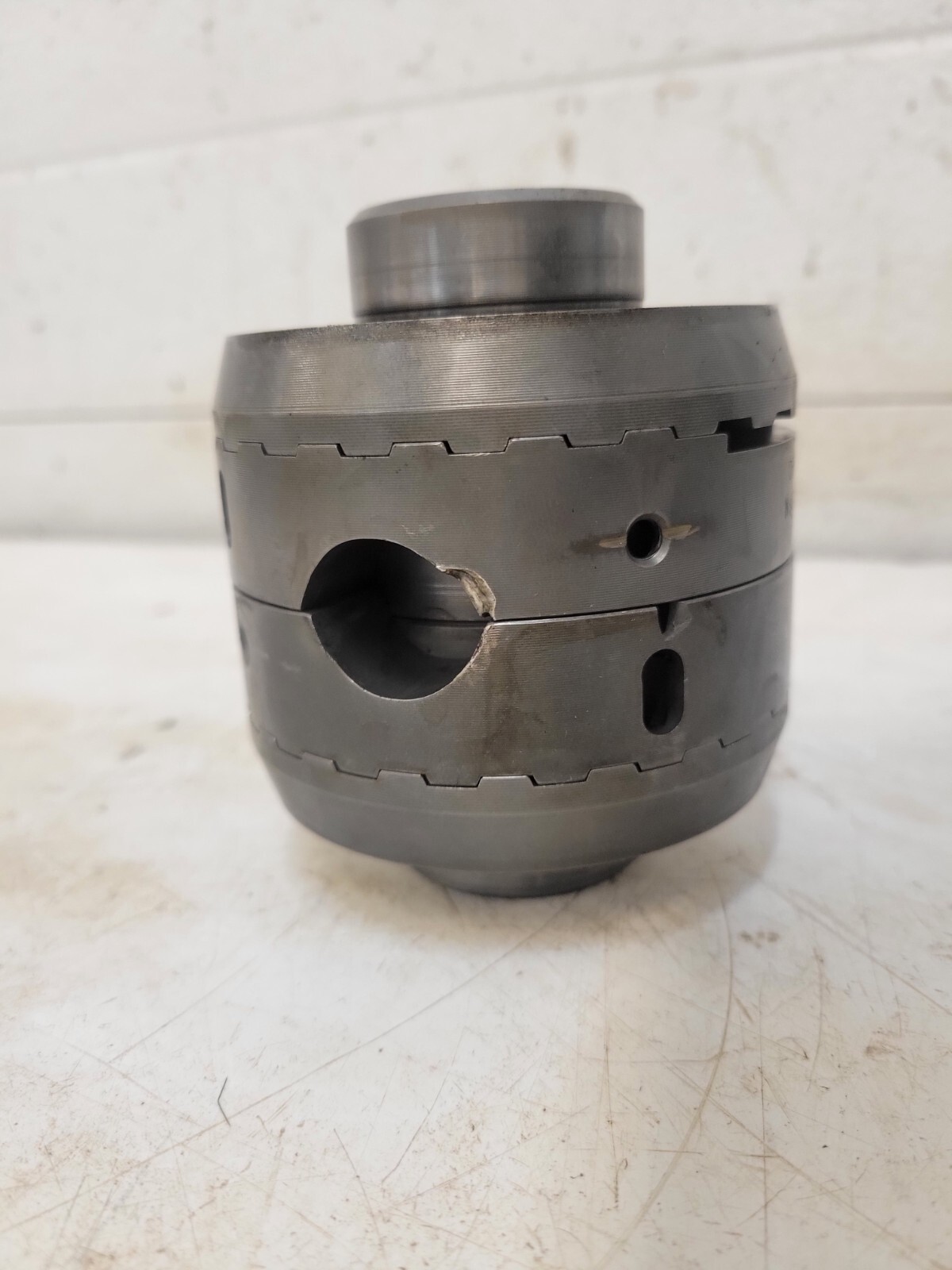 GM 8.5'' 10 BOLT LUNCHBOX LOCKER 28 SPLINE CHEVY GMC TRUCK eBay