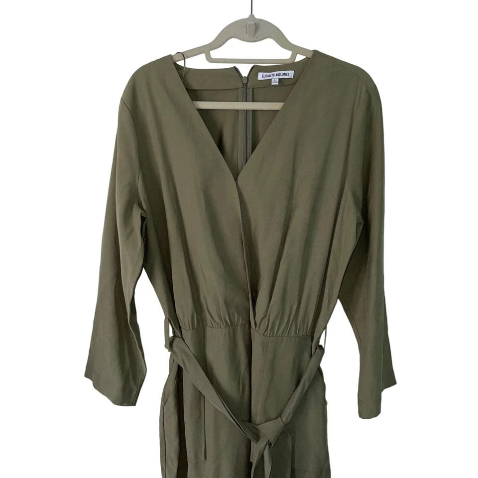 Macacão feminino Elizabeth and James tamanho grande verde sarja envoltório falso utilitário - Imagem 3 de 4