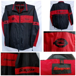 casaco corta vento vermelho