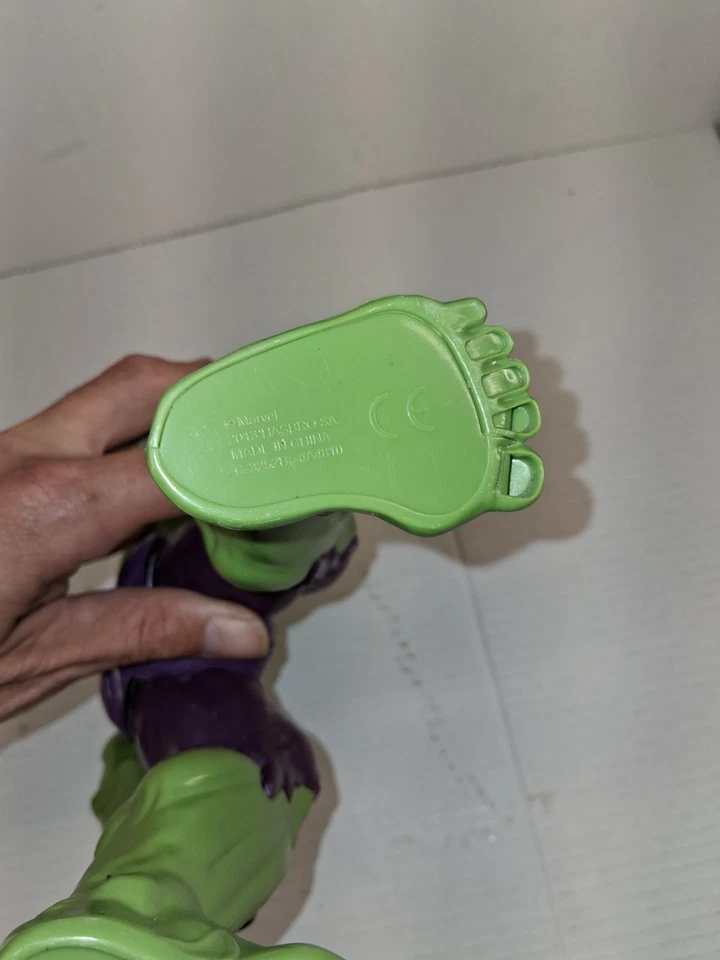 The Incredible Hulk Hasbro Marvel Avengers 12 Inch Action Figure 2013 - Image 3 of 4