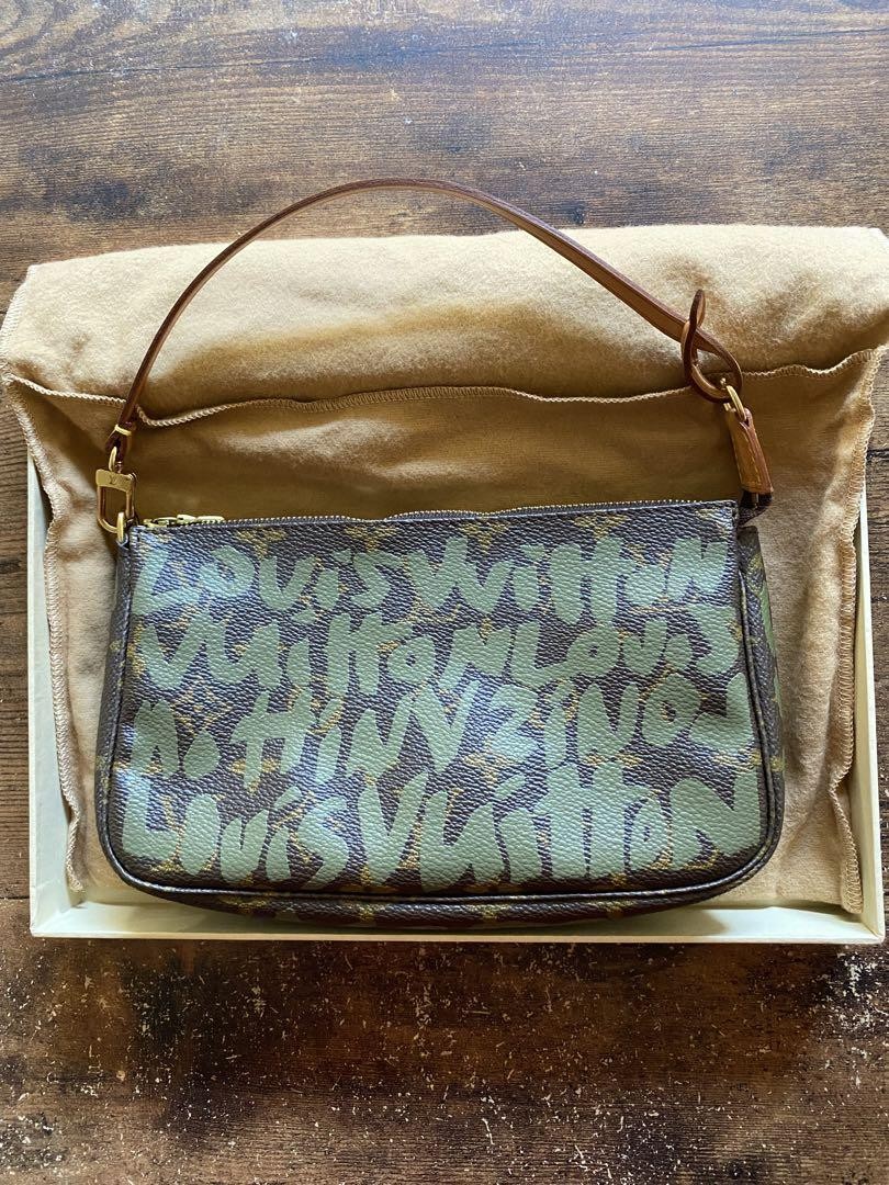 Louis Vuitton ケース グラフィティ Louis Vuitton * Monogram Graffiti Display Case Trunk – AMORE