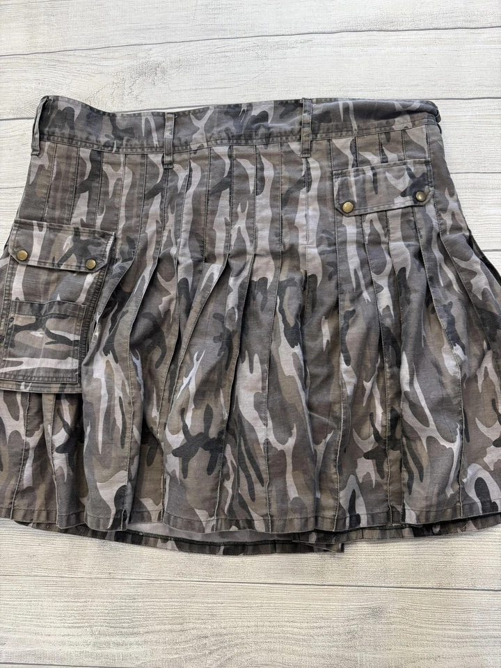 Falda camuflada utilitaria Kilt para hombre 52 gris plisada con hebilla de bolsillo a presión Foto 4 de 4