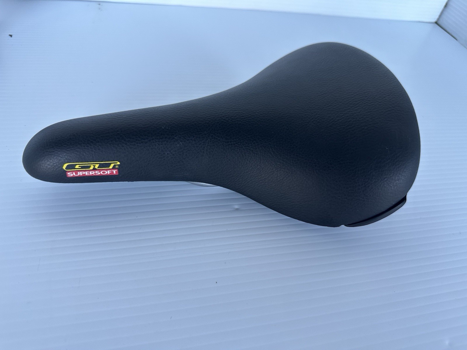 Sella bicicletta NOS GT Supersoft nera OEM decollo mountain bike ibrida