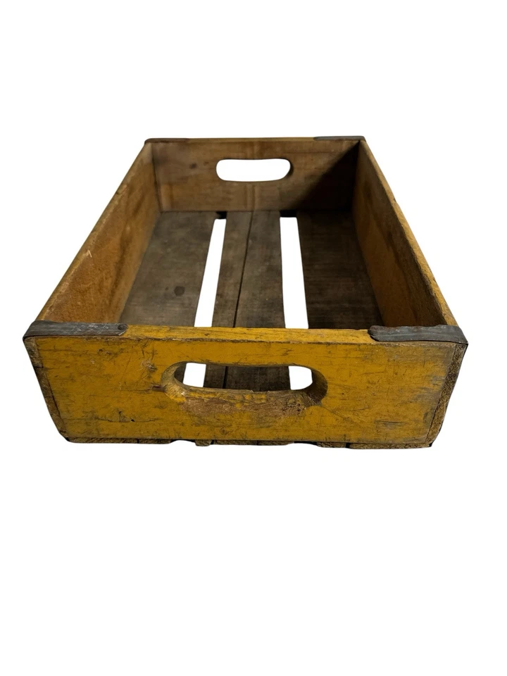 Botella de refresco de coca MCM de colección amarilla y roja para escribir caja de madera portadora Foto 4 de 4