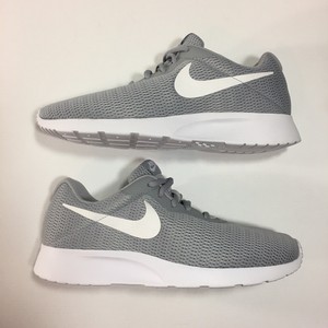 nike tanjun men's athletic shoes