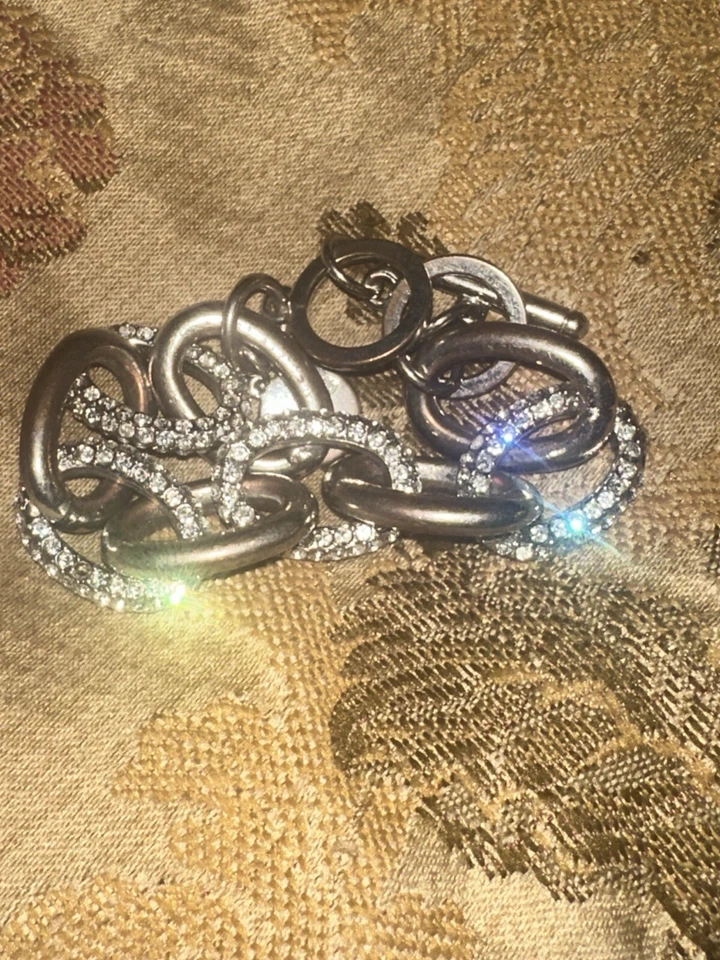 Pulsera gruesa de diamantes de imitación de imitación tono plata cadena de eslabones de palanca de 7" de CHICO'S Foto 4 de 4