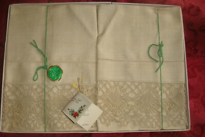 VINTAGE 50er REINE IRISCHE LEINENGARNITUR SOFA RÜCKENLEHNE 3-TEILIG SET HÄKELSPITZE NEU VERPACKT