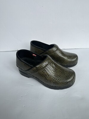 EUC Sanita Clogs Womens Size 35 EU Green Faux Snake Skin