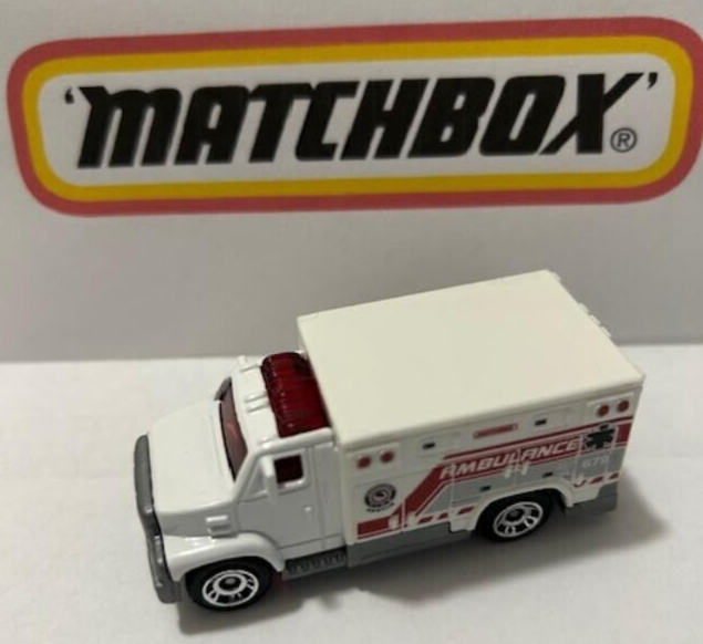MATCHBOX AMBULANCE * NEW OUT OF BOX * MATCHBOX MBX RESCUE III  (36)