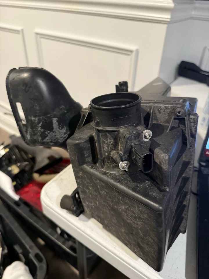 2011-2013 Ford Fiesta A/T Air Cleaner Intake Box Assembly OEM - Image 3 of 4