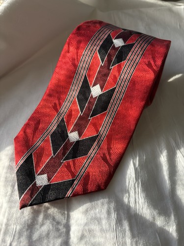 Salvatore Pellegrino IL Pintore Italiano Mens Tie 100% Silk Red Diamond