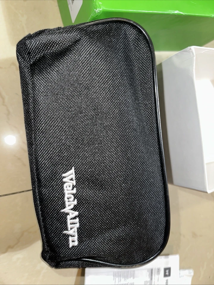 Medidor aneroide gatillo Welch Allyn 5098-30 DS66 con kit de 4 manguitos, Foto 4 de 4