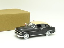 IXO SB 1/43 - Ford Vedette Taxi