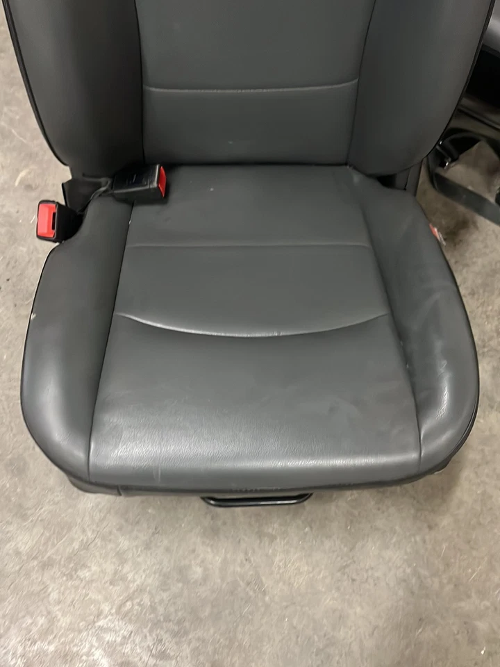 Ram 2500 2019-2024 camioneta asiento delantero izquierdo Foto 3 de 4