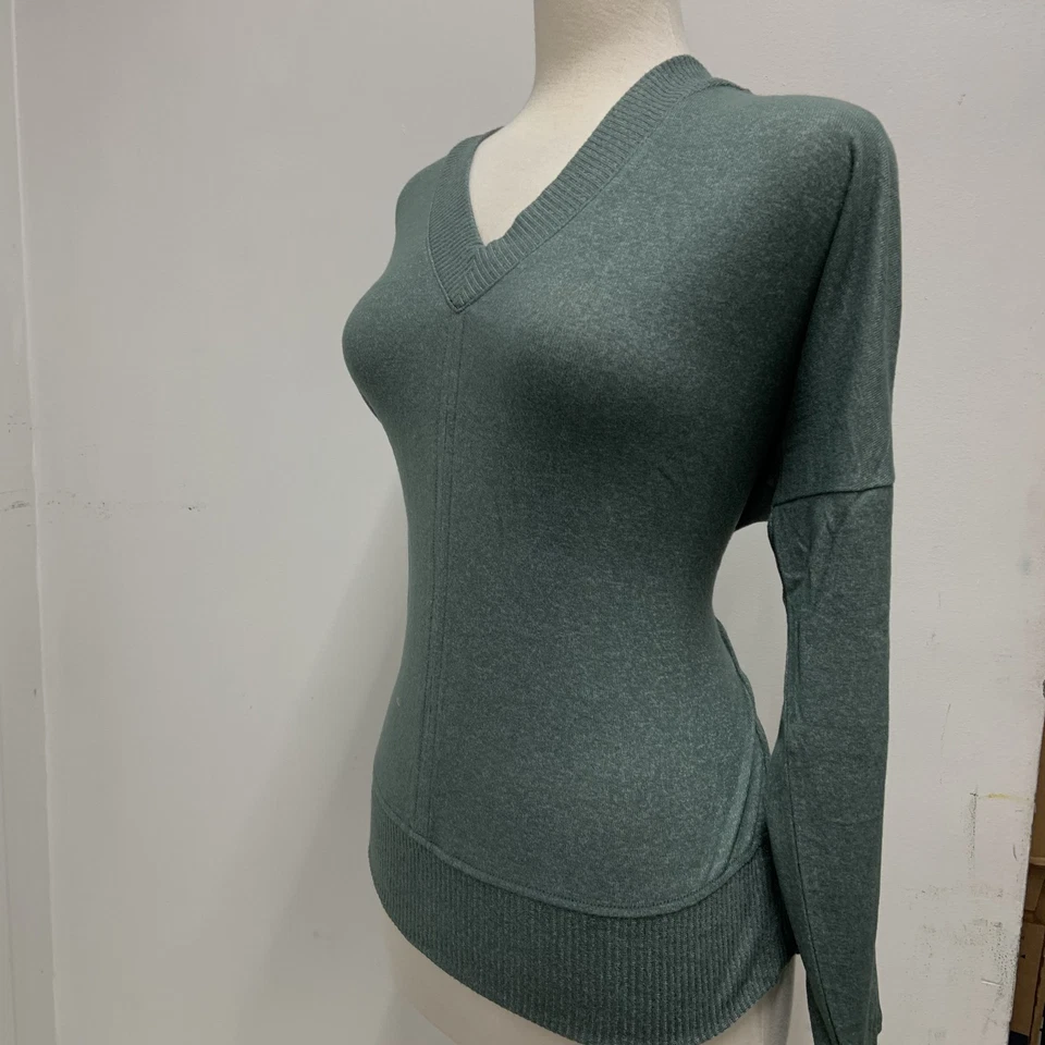 NUEVO Suéter Buffalo Para Mujer David Bitton Súper Suave Acogedor Cuello en V Manga Larga. Foto 3 de 4