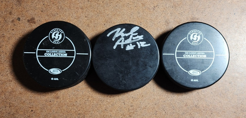 2er Set ECHL Stockton Thunder Hockey Pucks & 1 handsignierter / signed Hockey Puck - Bild 15 von 15