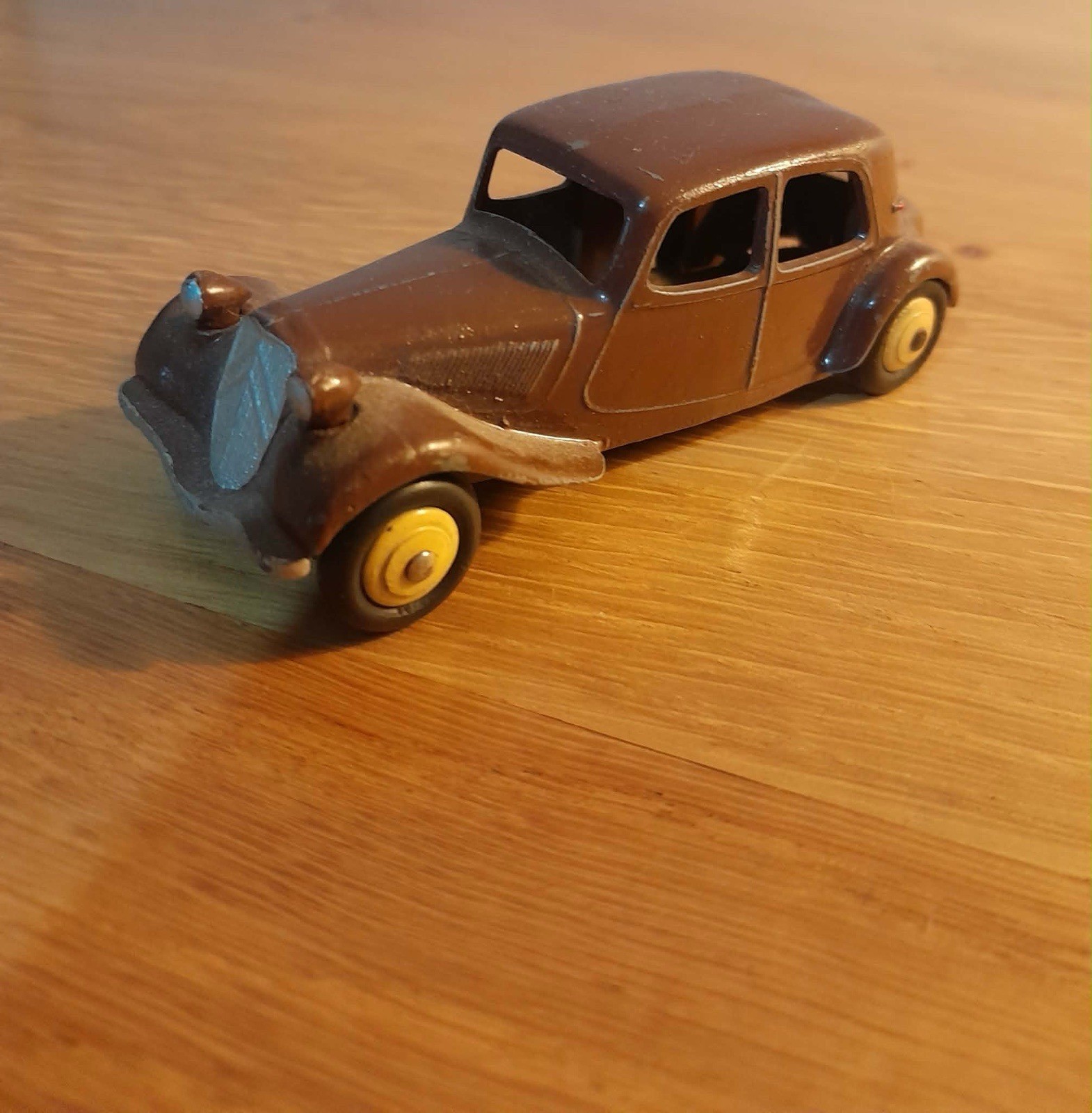 Dinky 24C, Citroen DS19 Saloon - Free Price Guide & Review