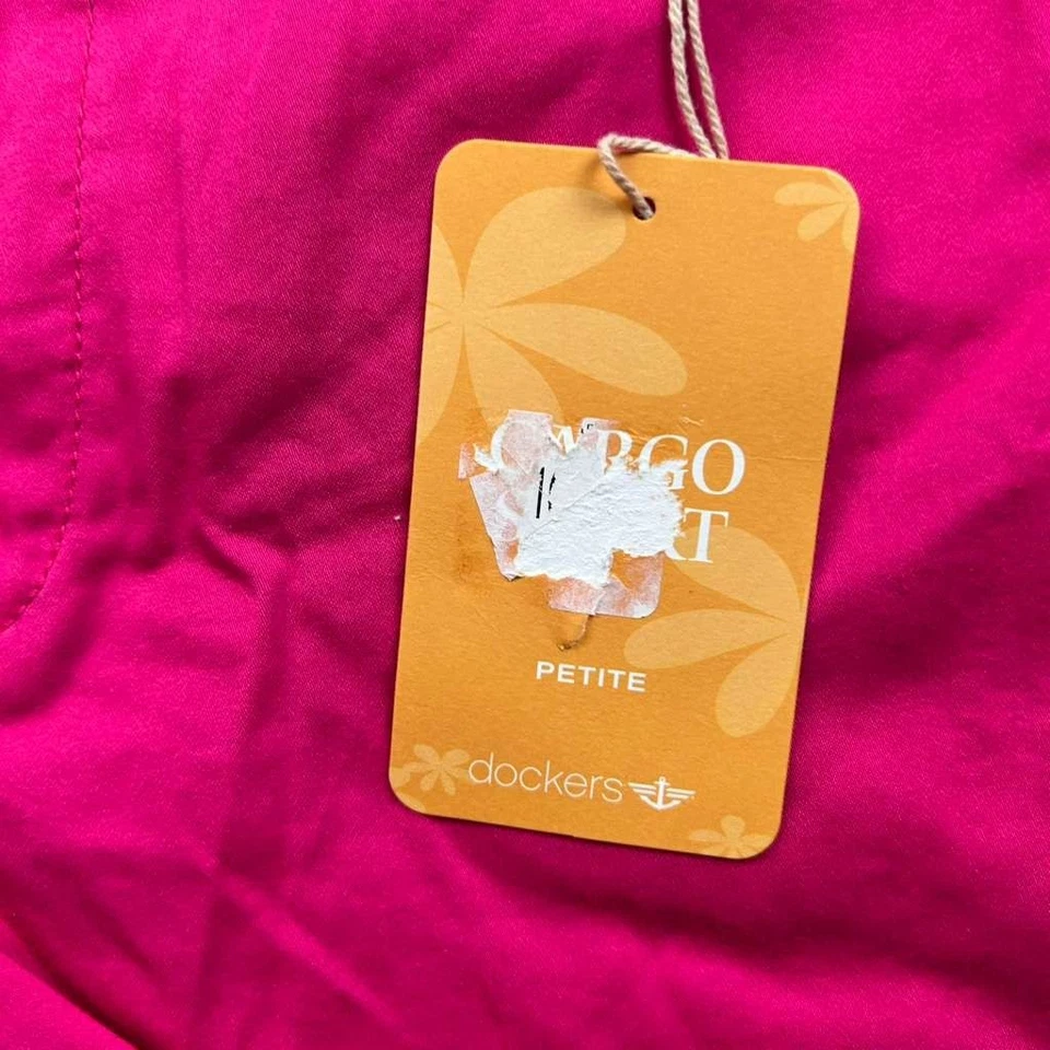 Dockers Shorts Womens 14P Pink Flat Front Lightweight Cargo Short NWT - Image 3 of 4