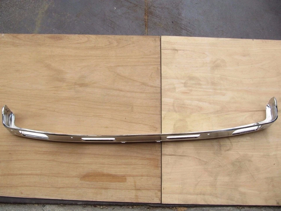 Parachoques delantero cromado 2x2 apto para camioneta Toyota Hilux 1979-81 IMPERFECTO Foto 2 de 4