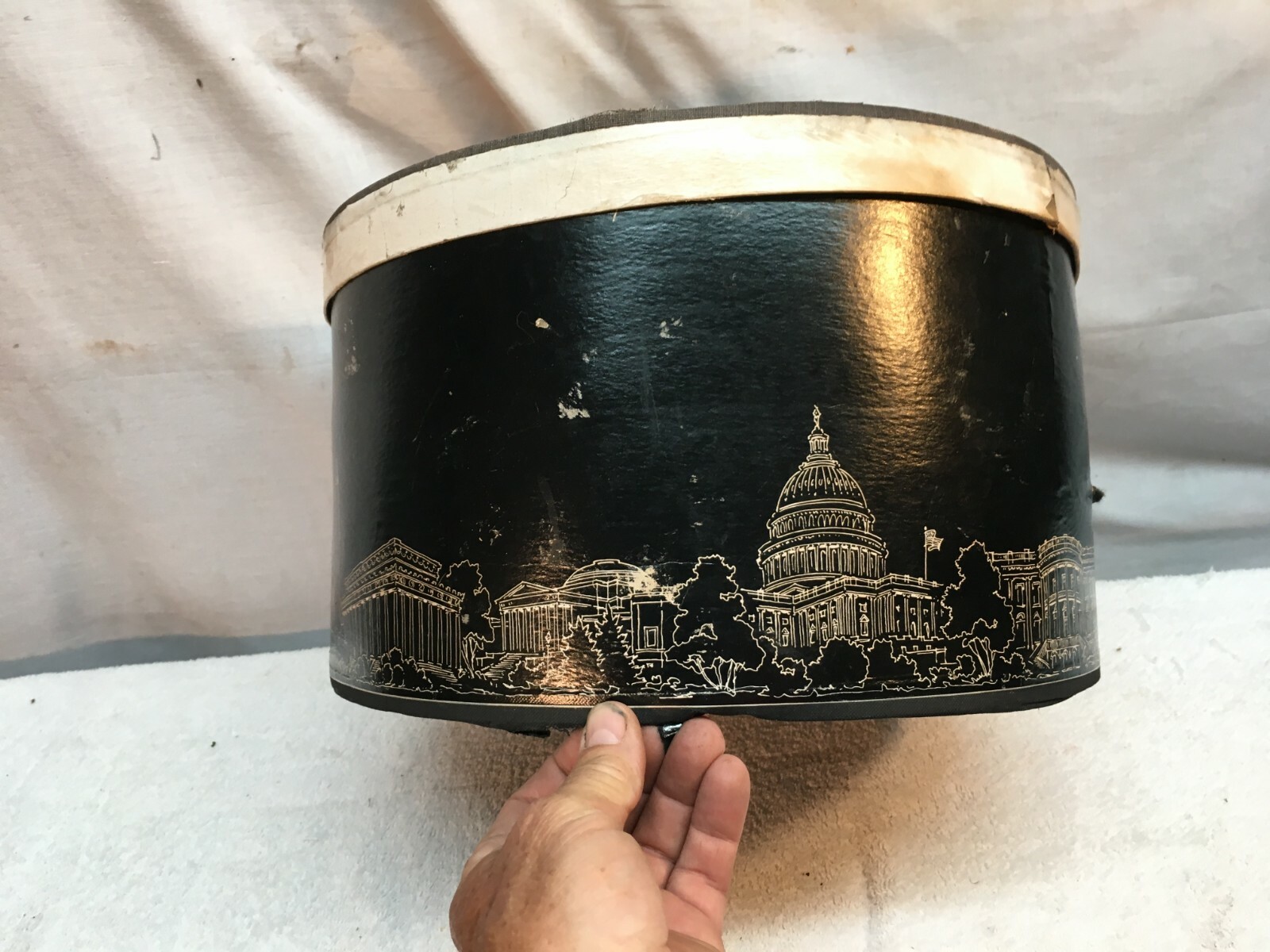 Vintage Woodward & Lothrop Hat Box Featuring Washingt… Gem