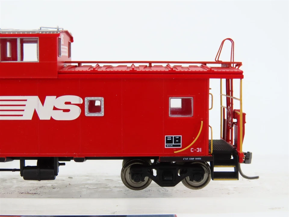 Escala HO Atlas 1309-1 NS Norfolk Southern Standard Cupola Caboose #555553 - Imagem 3 de 4