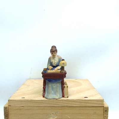 1985 Avon President's Club Albee Award Figurine Woman Writing Desk Lamp Suitcase