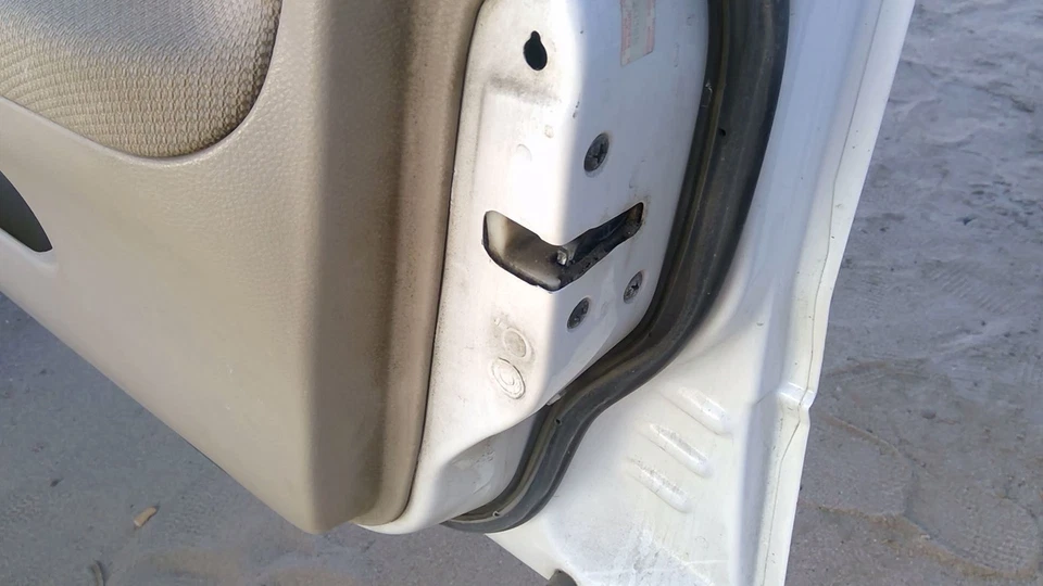 2002 2003 Mitsubishi Lancer Passenger Right Front Door Latch With Rods/cables - Image 4 of 4