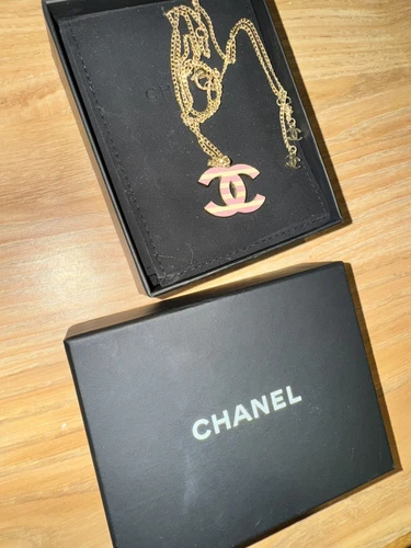 CHANEL Vintage Collana Ciondolo Spilla Pendente a Righe Oro Rosa Golf Wang