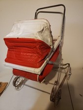 Vintage czerwono-biały wózek dziecięcy