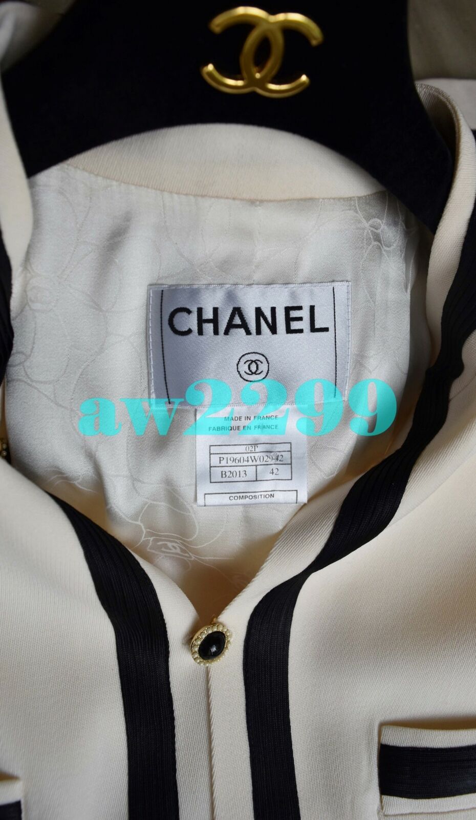 CHANEL 02P NEW MOST WANTED VINTAGE RUNWAY CROP TWEED JACKET CC LOGO IVORY  42 NEW
