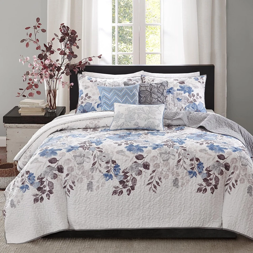 Madison Park Luna 6 Piece Printed Quilt Set with Throw Pillow Floral Bedding Set - Image 2 of 4