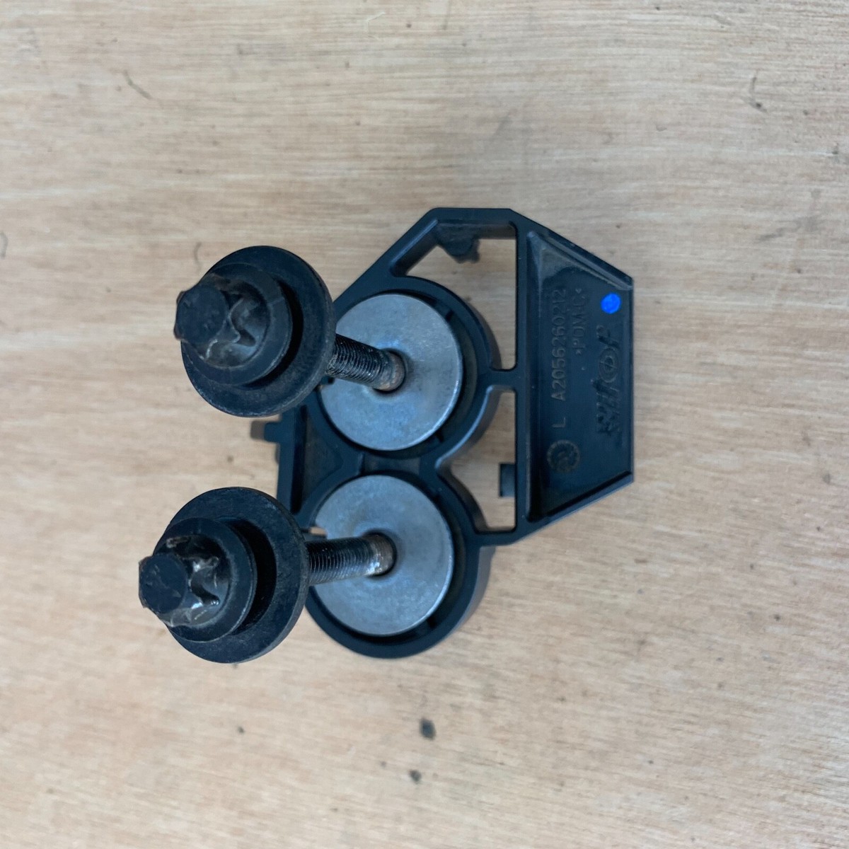 genuine mercedes radiator upper rear left bracket M177 C63s