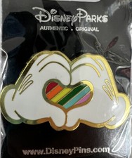 Disney Parks Mickey Mouse Mains Cœur Arc-En-Ciel Épingle Métallique Officielle